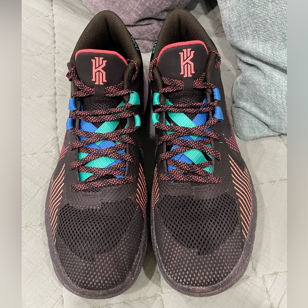 Nike Kyrie Flytrap 5 in men’s 9.5